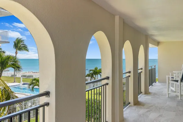 $799,999 | 1001 West Ocean Drive, Unit 1201, Key Colony Beach, FL 33051