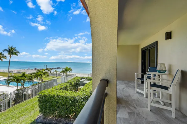 $799,999 | 1001 West Ocean Drive, Unit 1201, Key Colony Beach, FL 33051