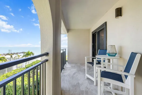 $799,999 | 1001 West Ocean Drive, Unit 1201, Key Colony Beach, FL 33051