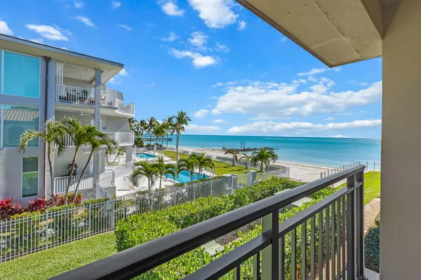 $799,999 | 1001 West Ocean Drive, Unit 1201, Key Colony Beach, FL 33051