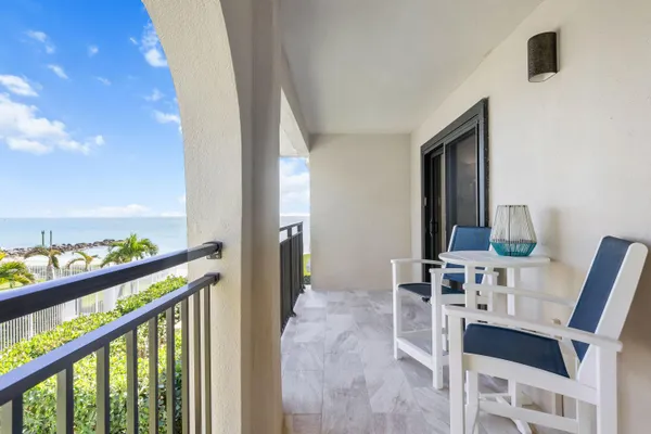 $799,999 | 1001 West Ocean Drive, Unit 1201, Key Colony Beach, FL 33051