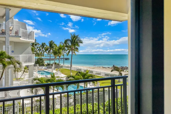 $799,999 | 1001 West Ocean Drive, Unit 1201, Key Colony Beach, FL 33051