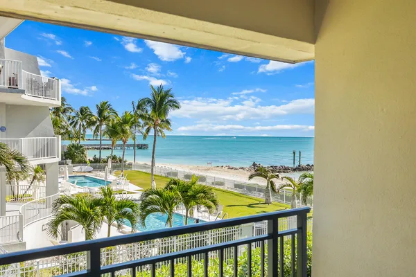 $799,999 | 1001 West Ocean Drive, Unit 1201, Key Colony Beach, FL 33051
