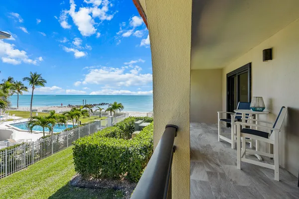$799,999 | 1001 West Ocean Drive, Unit 1201, Key Colony Beach, FL 33051