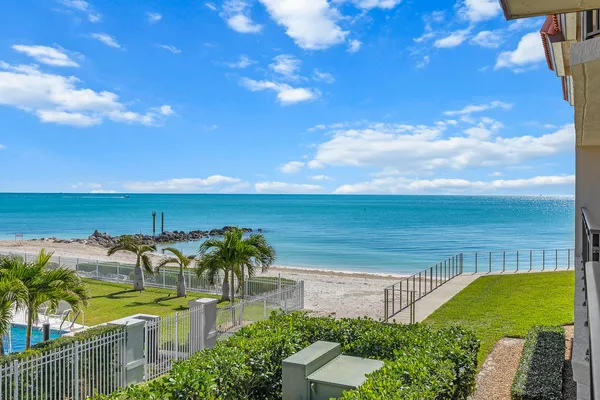$799,999 | 1001 West Ocean Drive, Unit 1201, Key Colony Beach, FL 33051