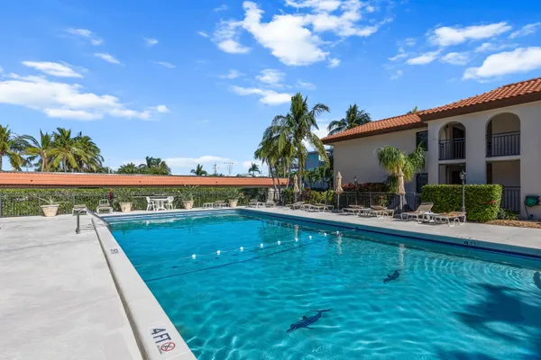 $799,999 | 1001 West Ocean Drive, Unit 1201, Key Colony Beach, FL 33051