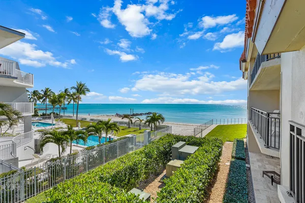 $799,999 | 1001 West Ocean Drive, Unit 1201, Key Colony Beach, FL 33051