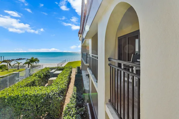 $799,999 | 1001 West Ocean Drive, Unit 1201, Key Colony Beach, FL 33051