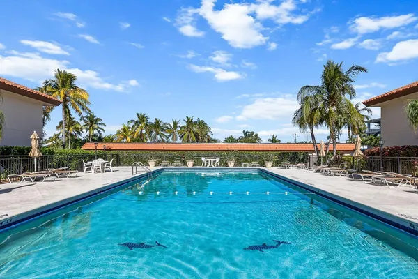 $799,999 | 1001 West Ocean Drive, Unit 1201, Key Colony Beach, FL 33051