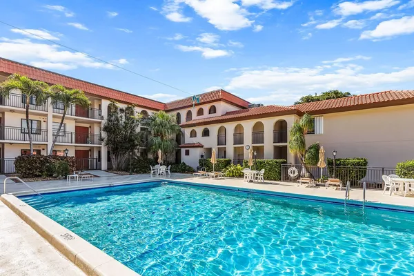 $799,999 | 1001 West Ocean Drive, Unit 1201, Key Colony Beach, FL 33051