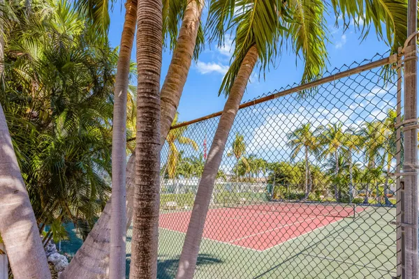 $799,999 | 1001 West Ocean Drive, Unit 1201, Key Colony Beach, FL 33051