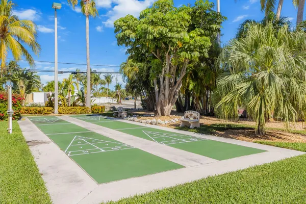 $799,999 | 1001 West Ocean Drive, Unit 1201, Key Colony Beach, FL 33051