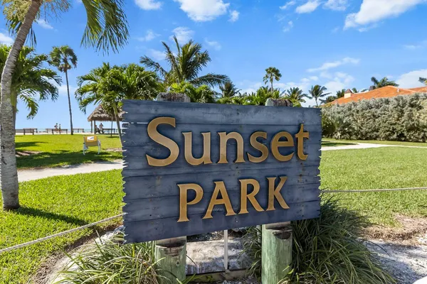 $799,999 | 1001 West Ocean Drive, Unit 1201, Key Colony Beach, FL 33051