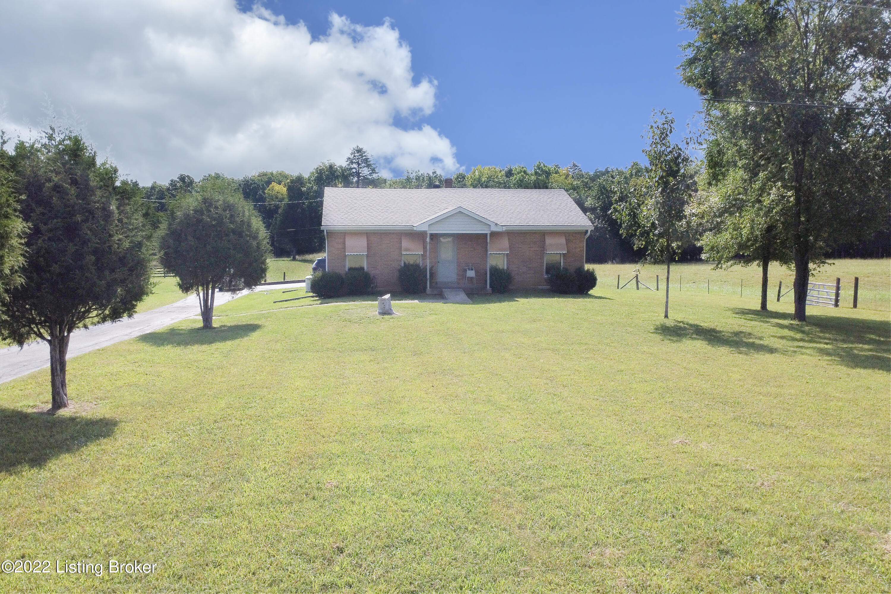 976 Browningtown Road Shepherdsville, KY 40165 - Photo 3 of 22 10