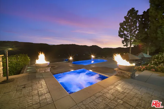 a view of a fountain in the backyard of a house