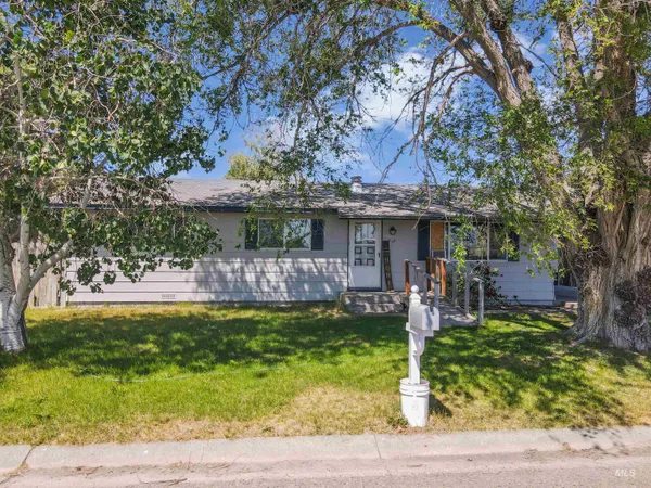 $272,000 | 110 North 6th Street East, Paul, ID 83347