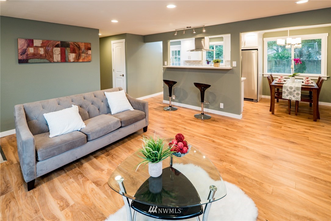 903 Center Road Everett, WA 98204 - Photo 3 of 25 a living room with furniture and a potted plant