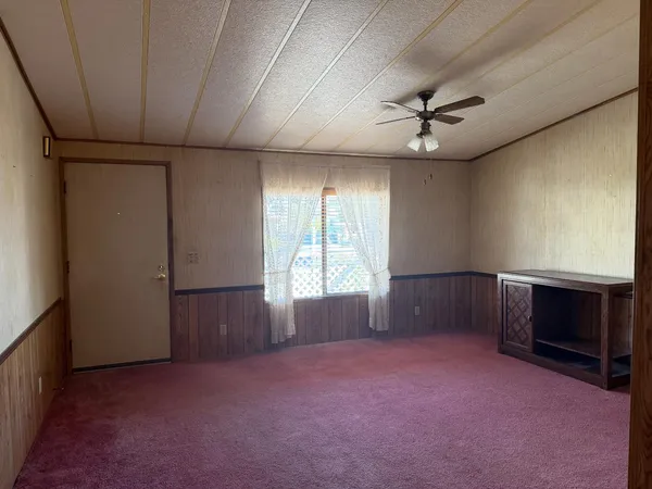 a view of livingroom with furniture