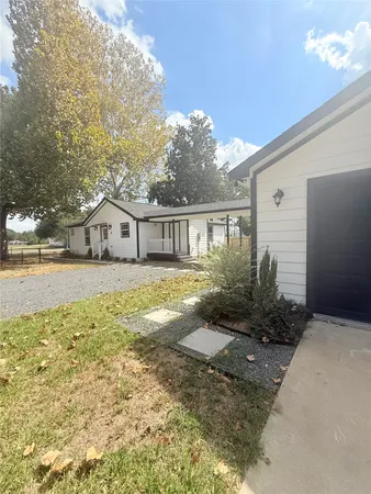 a view of house with garden