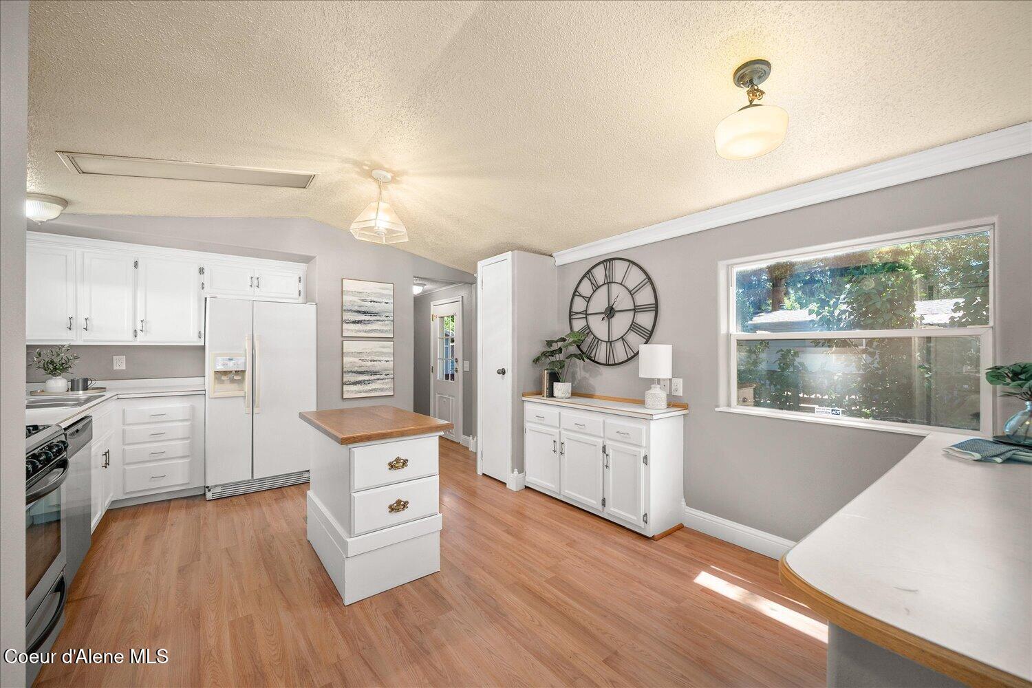 9090 North Runkle Road Hayden, ID 83835 - Photo 9 of 40 Awesome kitchen with . . .