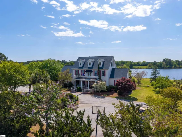 $2,100,384 | 402 Nanaloo Avenue, Waterloo, SC 29384