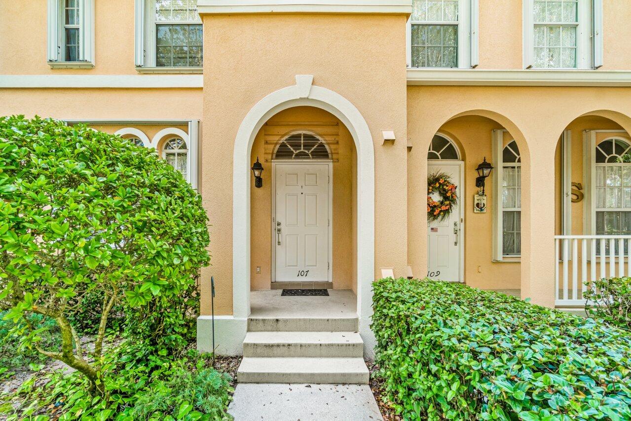 107 Andover Drive Jupiter, FL 33458 - Photo 4 of 26 004-107AndoverDrive-Jupiter-FL-33458-SMA