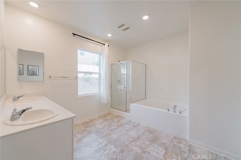7309 Grazing Lane Riverside, CA 92507 - Photo 32 of 43 a bathroom with a sink and a bathtub
