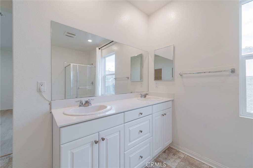 7309 Grazing Lane Riverside, CA 92507 - Photo 33 of 43 a bathroom with 2 sink and a mirror