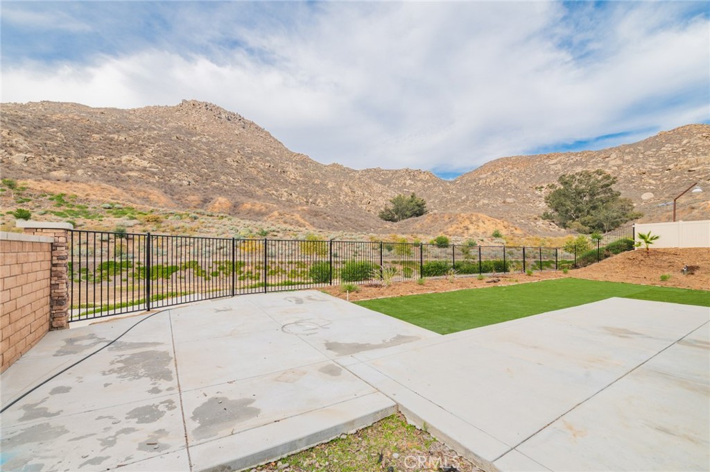 7309 Grazing Lane Riverside, CA 92507 - Photo 37 of 43 a view of outdoor space and yard