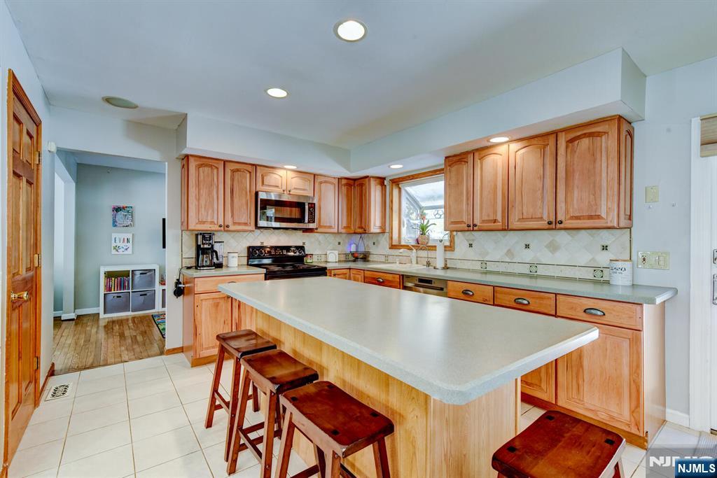 3 Loretta Lane Oak Ridge, NJ 07438 - Photo 11 of 29