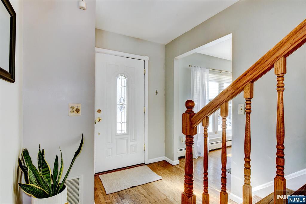 3 Loretta Lane Oak Ridge, NJ 07438 - Photo 3 of 29