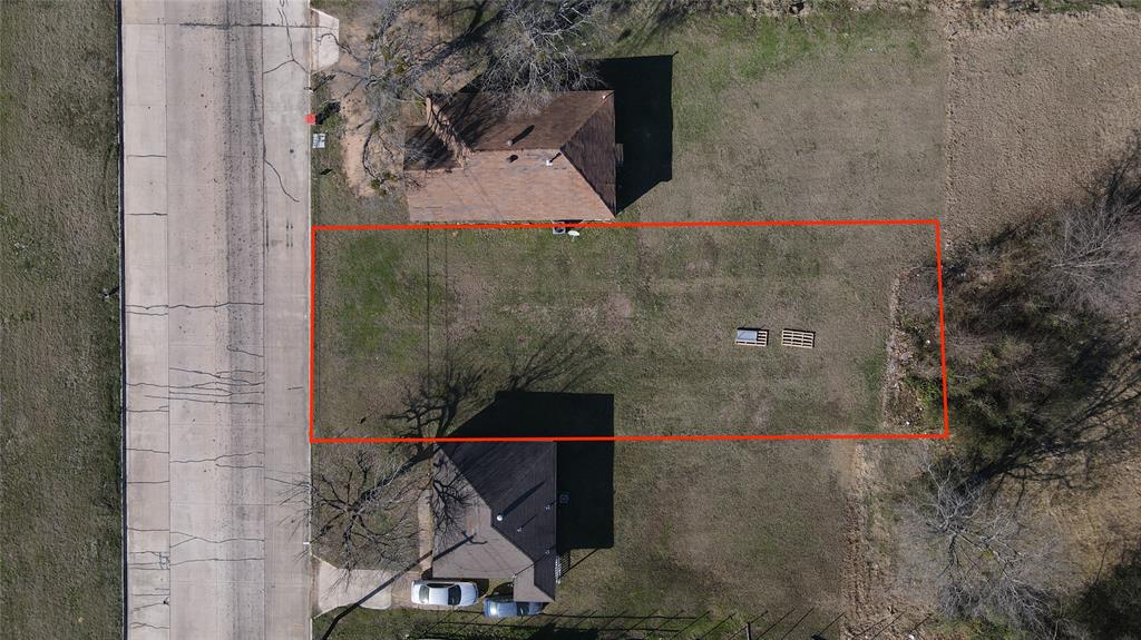 1620 Fitzhugh Avenue Paris, TX 75460 - Photo 2 of 15 a view of balcony