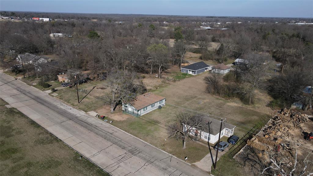 1620 Fitzhugh Avenue Paris, TX 75460 - Photo 6 of 15 a view of a terrace with mountain view