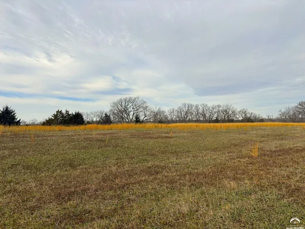 $90,000 | 1040 Southeast Stanley Road, Tecumseh, KS 66542