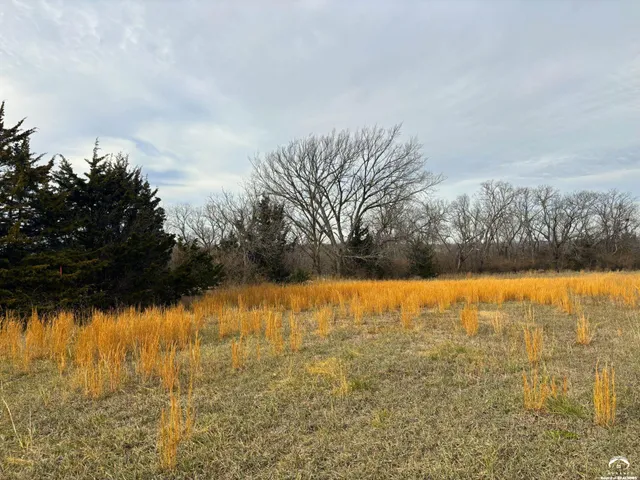 $92,500 | 1040 Southeast Stanley Road, Tecumseh, KS 66542