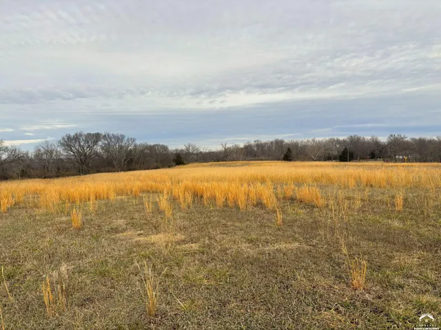 $92,500 | 1040 Southeast Stanley Road, Tecumseh, KS 66542