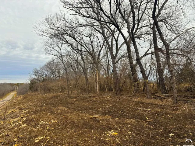 $92,500 | 1040 Southeast Stanley Road, Tecumseh, KS 66542