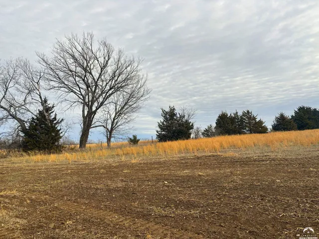 $92,500 | 1040 Southeast Stanley Road, Tecumseh, KS 66542