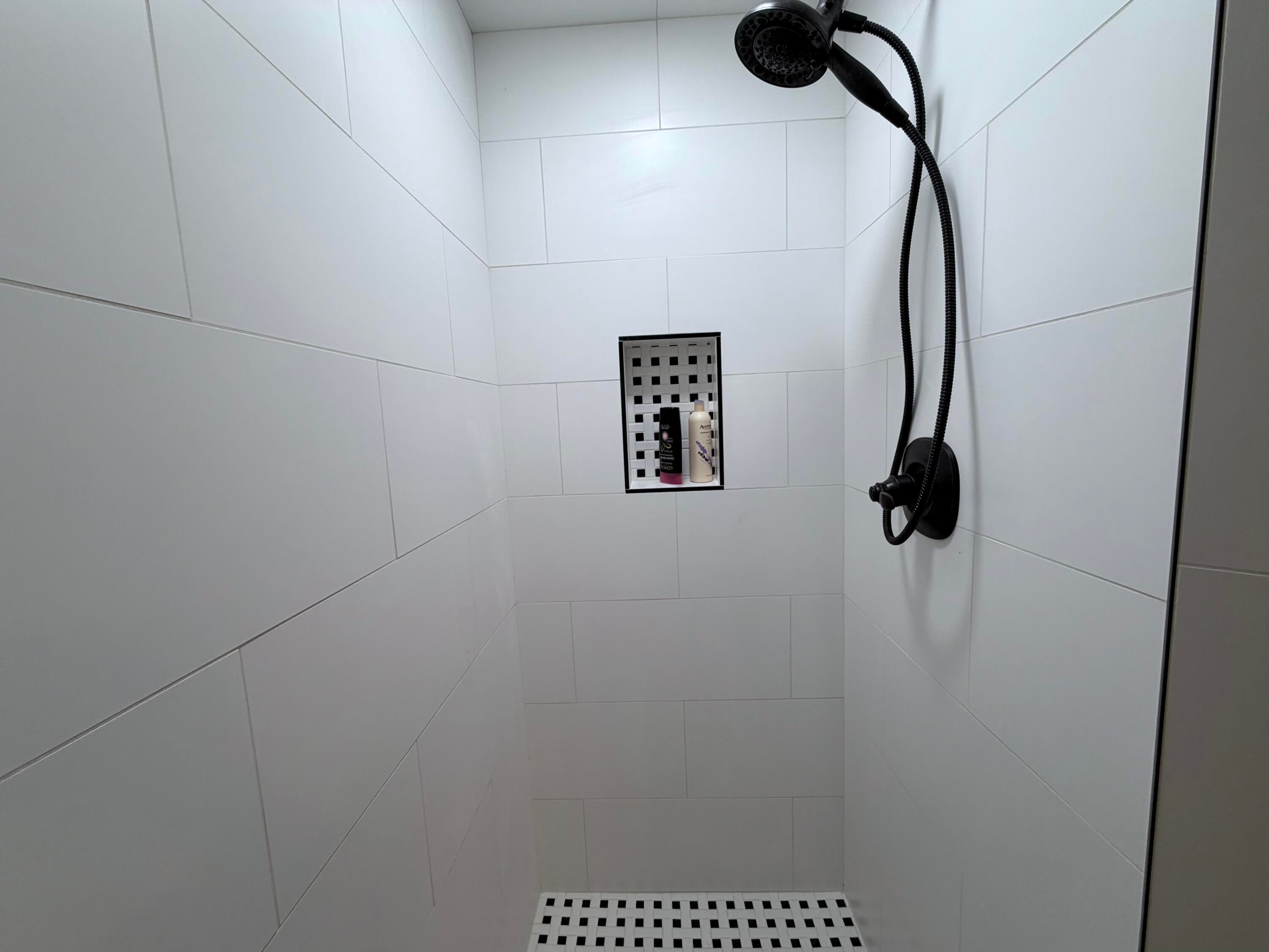 25831 South 621 Road Grove, OK 74344 - Photo 16 of 37 Primary Shower