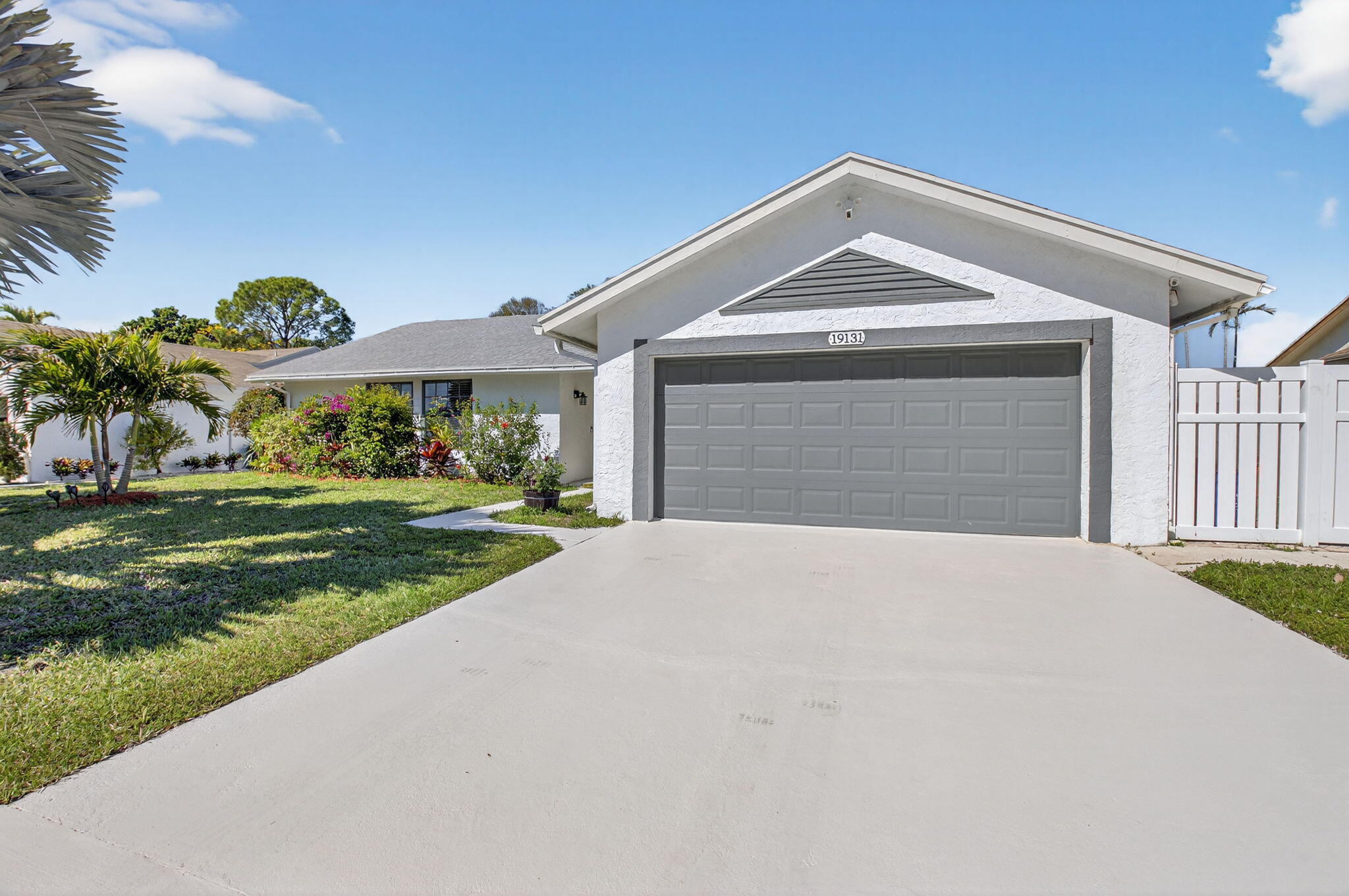 19131 Fairlawn Way Boca Raton, FL 33434 - Photo 4 of 39 FRONT