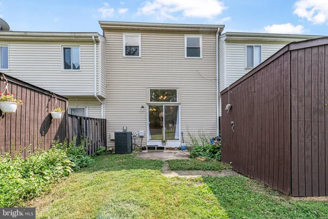 $460,000 | 3323 Buehler Court, Unit 111, Olney, MD 20832