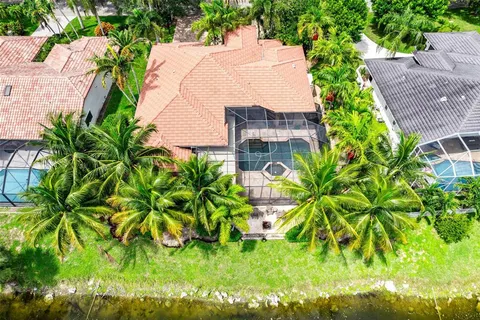 a view of a multi story yard with plants