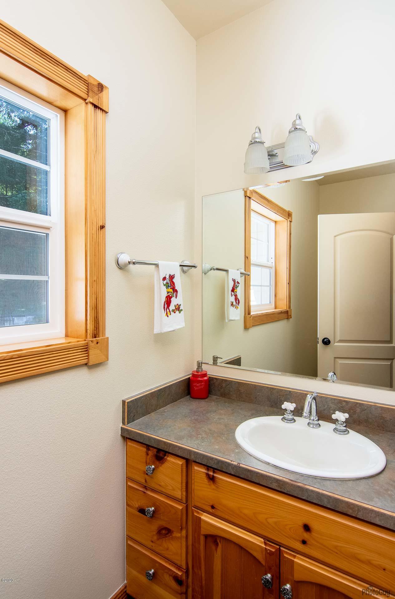 2536 Nashville Road Eddyville, OR 97343 - Photo 17 of 39 Bathroom