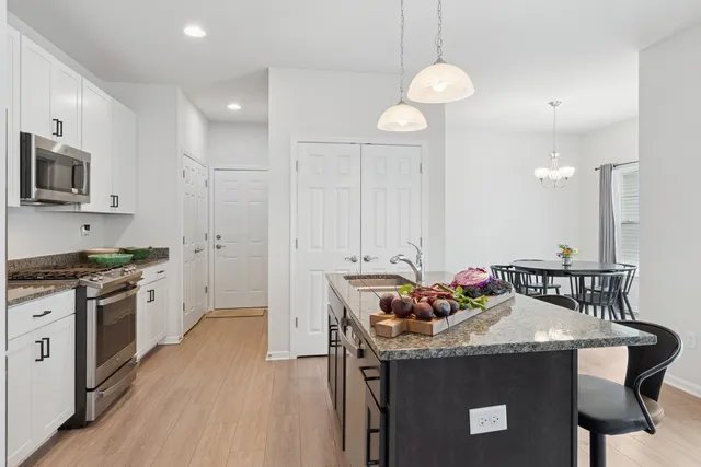 $399,000 | 875 Station Boulevard, Elburn, IL 60119