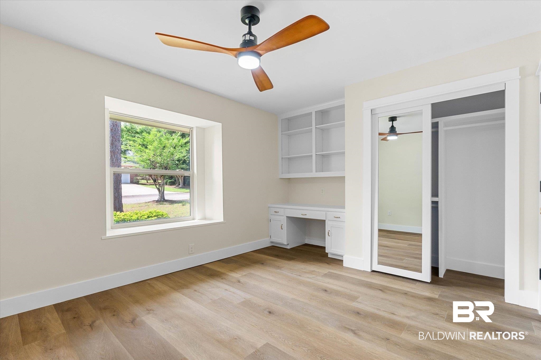 128 Dewitt Circle Daphne, AL 36526 - Photo 20 of 42 Guest Rm 3 with Built-in Deskh