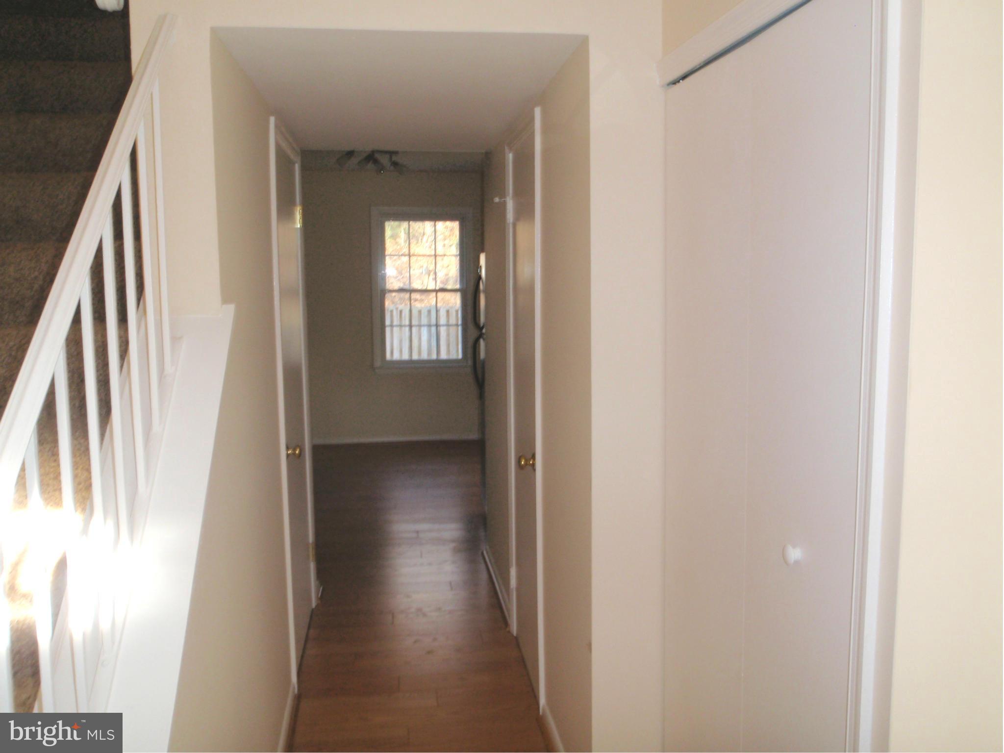 8307 Moline Place Springfield, VA 22153 - Photo 5 of 18 Foyer