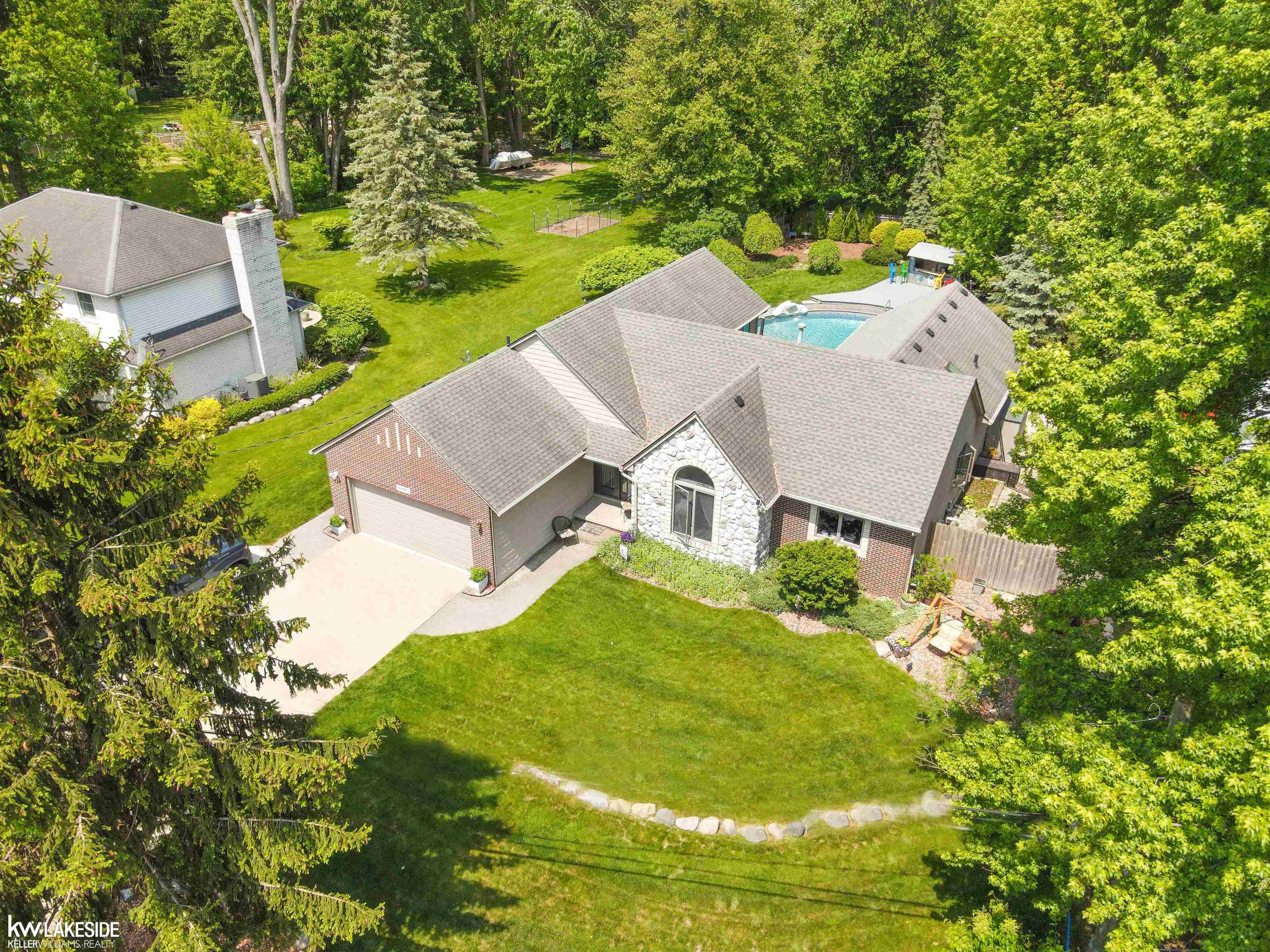 47485 Sugarbush Road Chesterfield, MI 48047 - Photo 3 of 39
