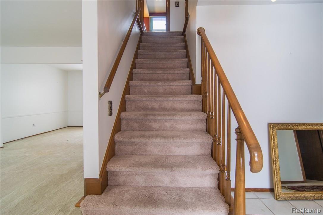 29540 North Rutherland Street Southfield, MI 48076 - Photo 21 of 49 DSC_0070.jpg