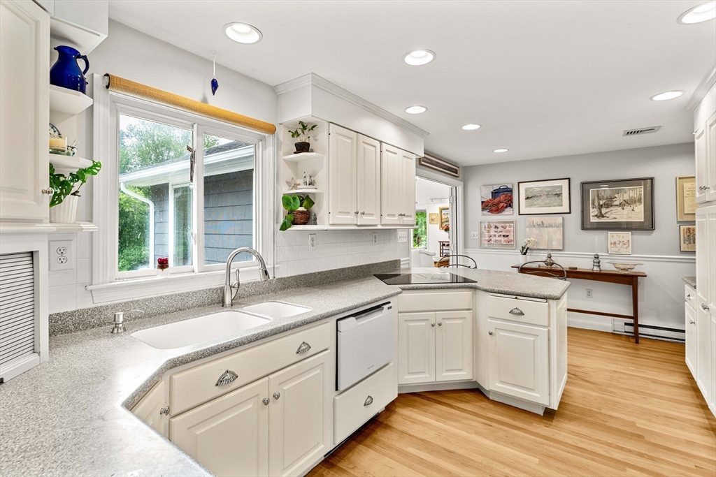 50 Holt Road Andover, MA 01810 - Photo 9 of 37