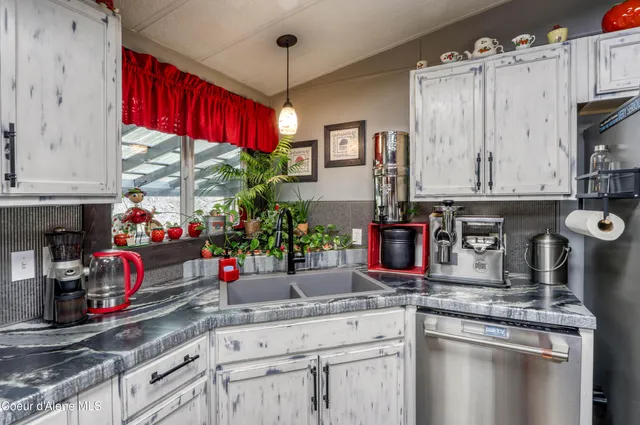 $535,000 | 126 Makridge Lane, Kingston, ID 83839